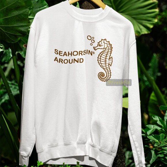 🆕Seahorsin' Around Fleece Crew Sweatshirt White - Picture 1 of 2